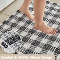 thumbnail image 3 of Alfombra de baño TYUU Waffle antideslizante, lavable y absorbente, 30 x 50 cm, 3 of 9