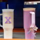 thumbnail image 5 of Juego de accesorios para taza Uxcell para vaso con asa, que incluye cubierta de silicona para popote, bota, tapón a prueba de derrames, encanto de asa, etiqueta de iniciales letra X, 5 of 7