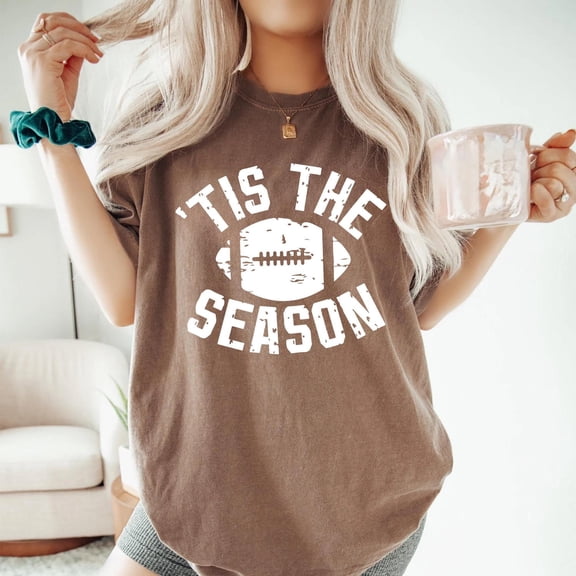 Comfort Colors® ’Tis the Season Football T-Shirt, Retro Game Day Graphic Tee, Football Mom Shirt for Women, Fall Sports Apparel