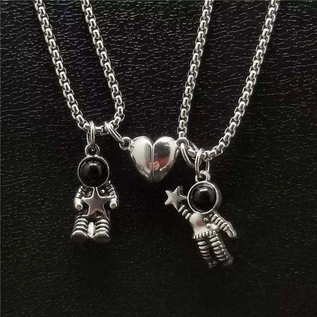 Collar de pareja de astronautas Heldig colgante con imán de costura con succión