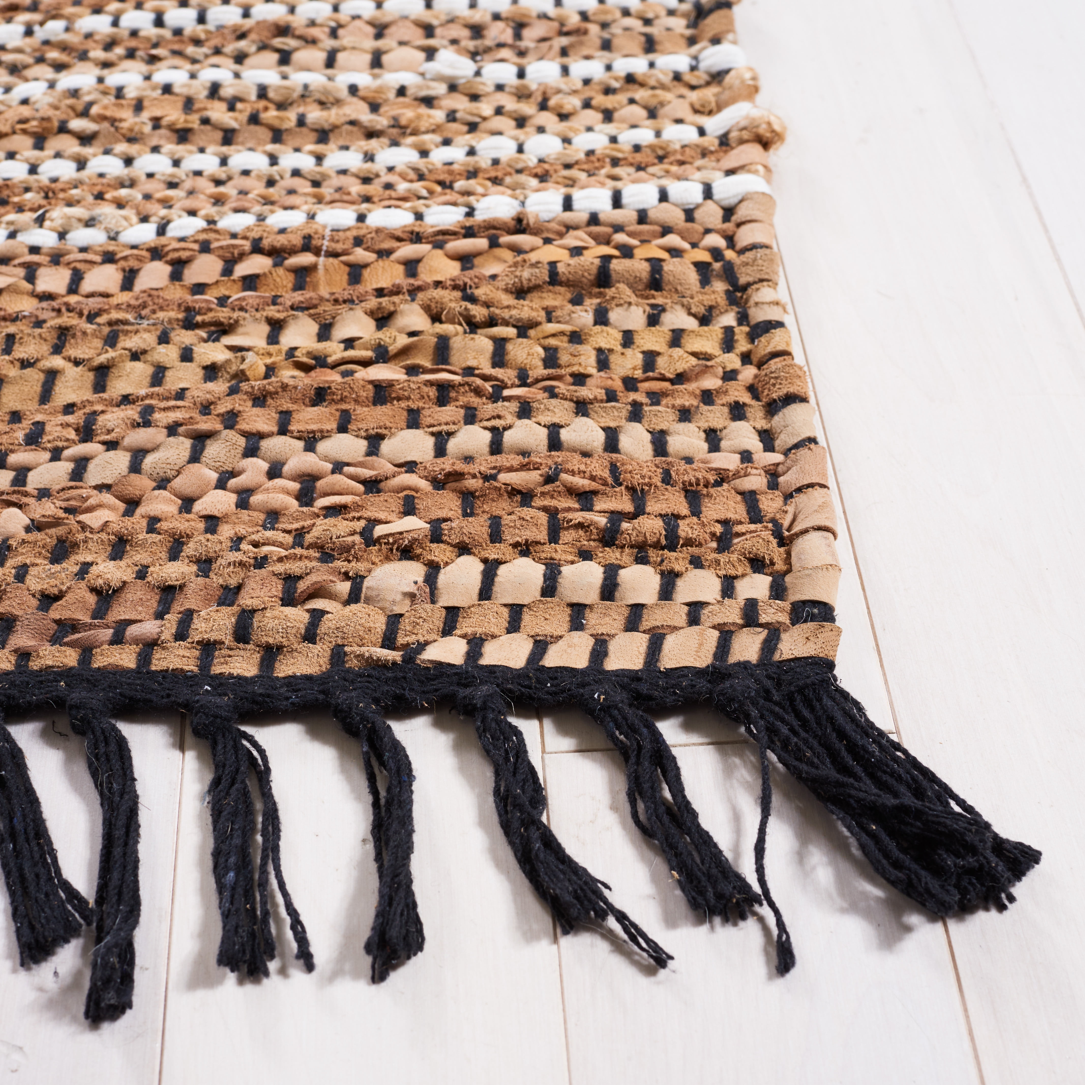 SAFAVIEH Vintage Leather Crawford Striped Area Rug, Brown/Natural, 6' x 9'