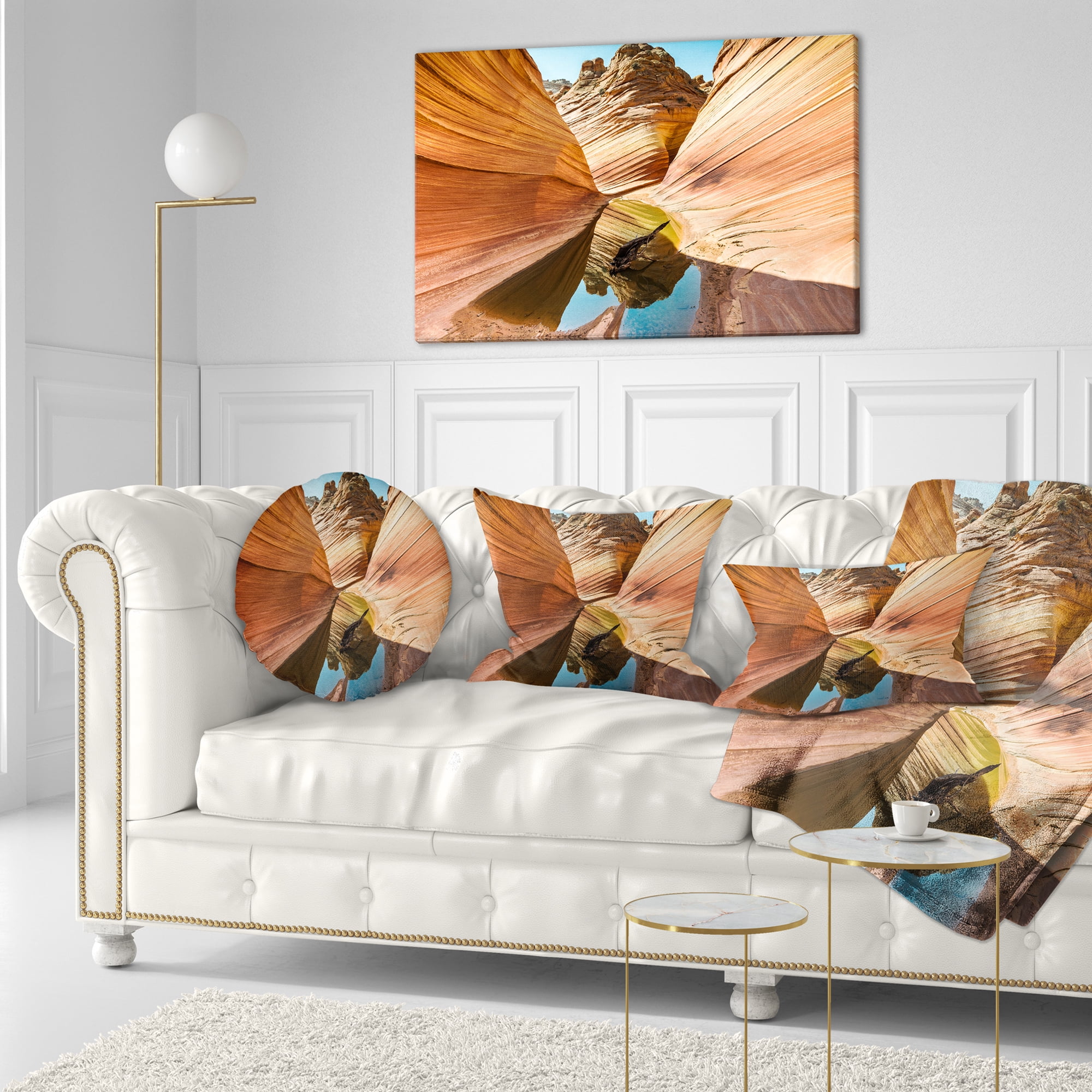 Designart Water inside Arizona Wave - Landscape Photography Throw Pillow - 12x20