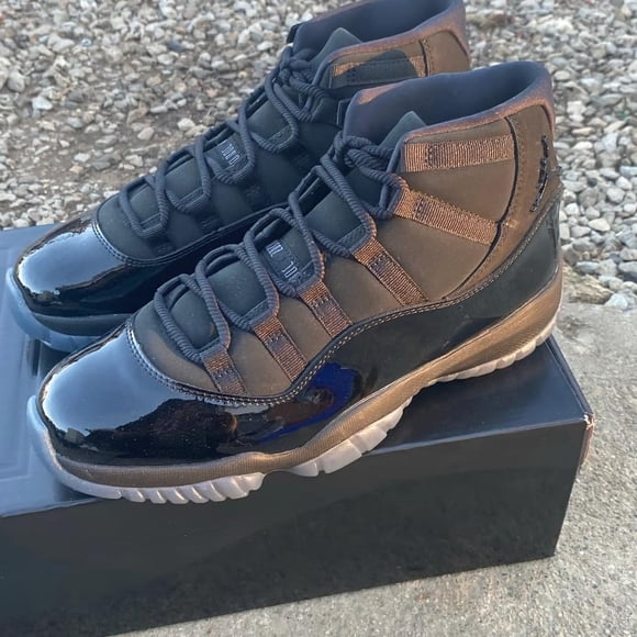 Jordan Size 12 air Jordan 11 cap and gown new