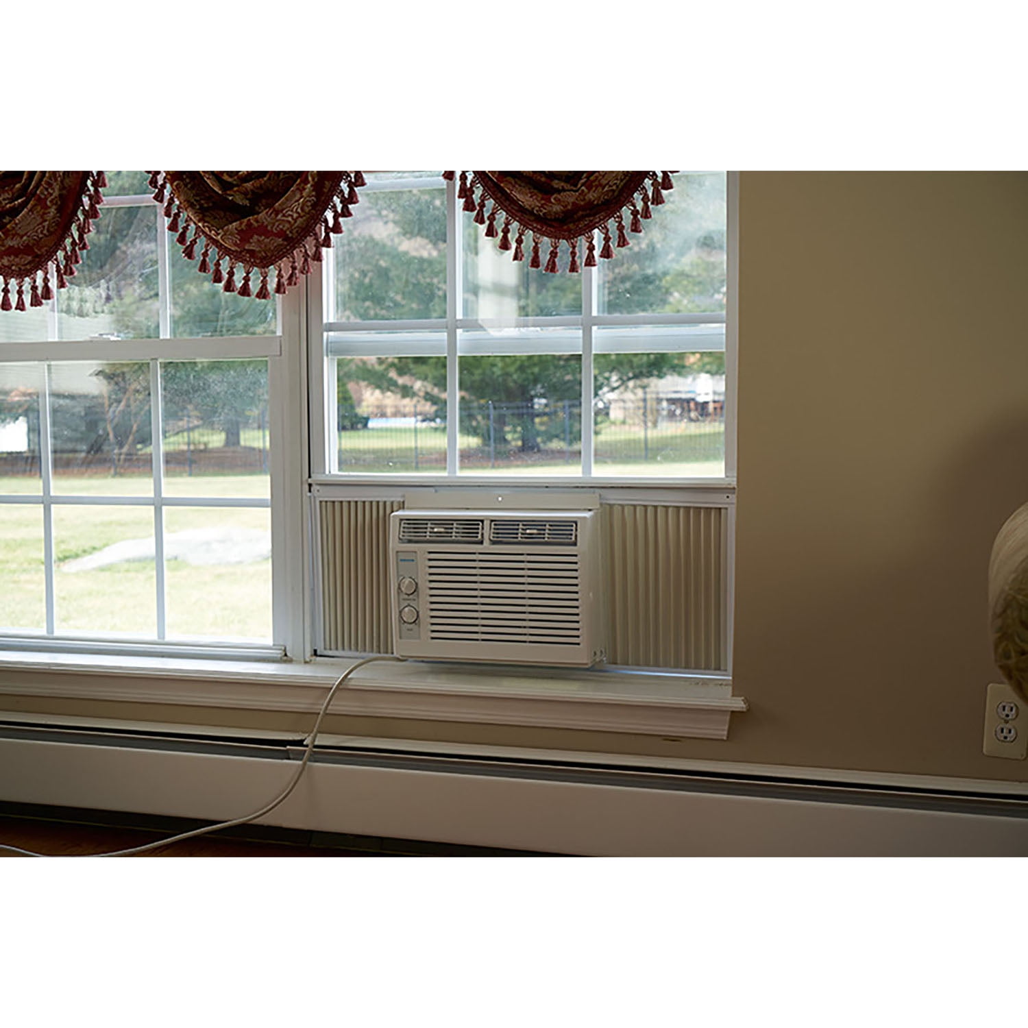 Emerson Quiet Kool 5,000 BTU 115-Volt 150 Sq. Gt. Window Air Conditioner, White, EARC5MD1