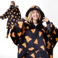 thumbnail image 2 of Manta portátil con capucha para reír, atuendo con estampado de pizza sherpa, 2 of 7