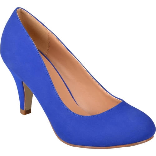 wide width round toe pumps