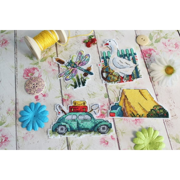 Plastic Canvas Summer. Magnets SR-579 Counted Cross-Stitch Kit