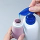 thumbnail image 4 of Set de botellas de silicona de viaje de 60 ml - Champú portátil exprimidor y envases de gel de ducha para artículos de aseo, 1 pieza (Rosa, Gris, Azul), 4 of 8