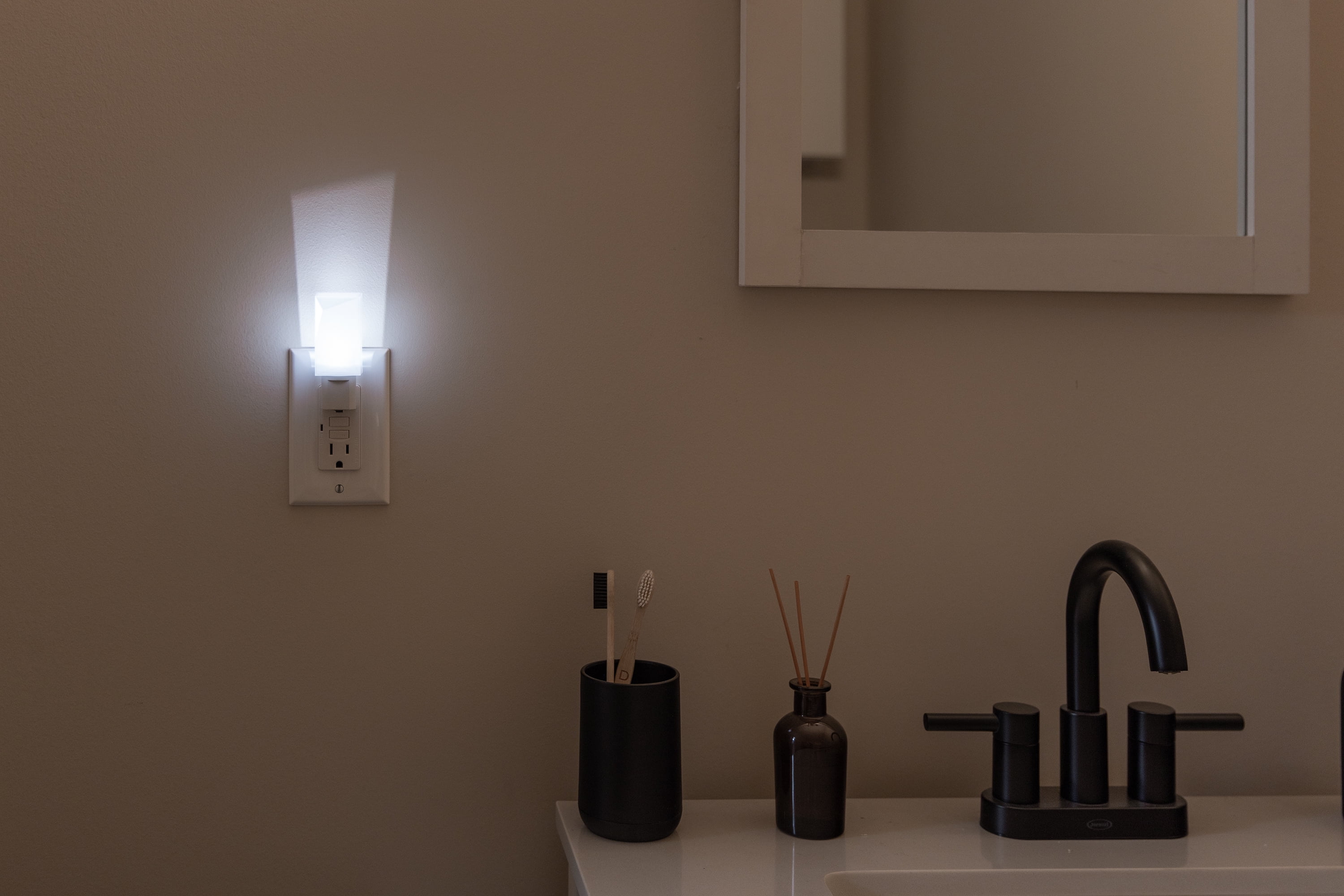 (3 pack) Great Value Plug-in LED Night Light, Light Sensing, Daylight, 6 in, 2.83 in, Adult