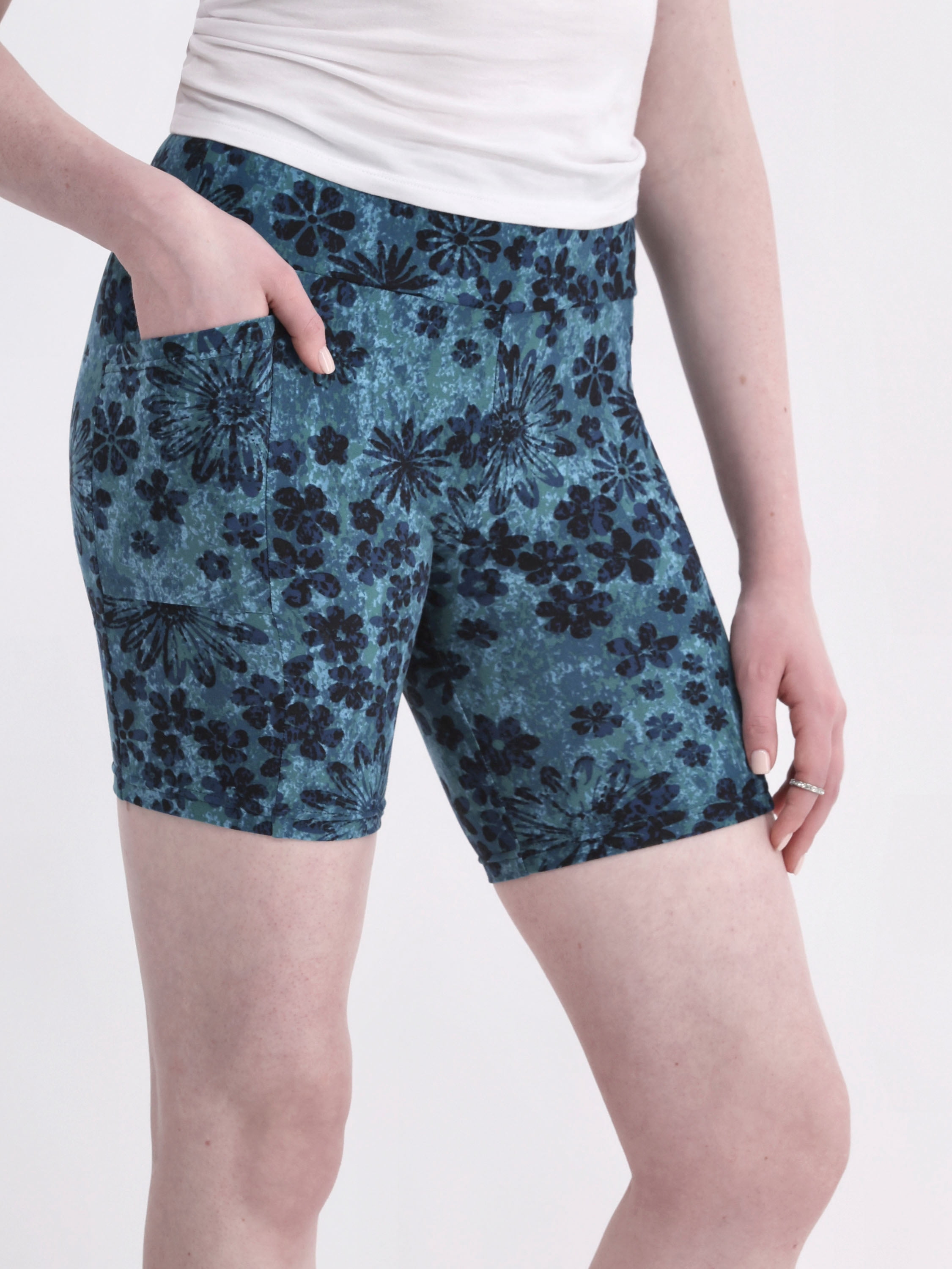 No Boundaries Bike Shorts with Pocket, 7” Inseam, Women's and Women’s Plus