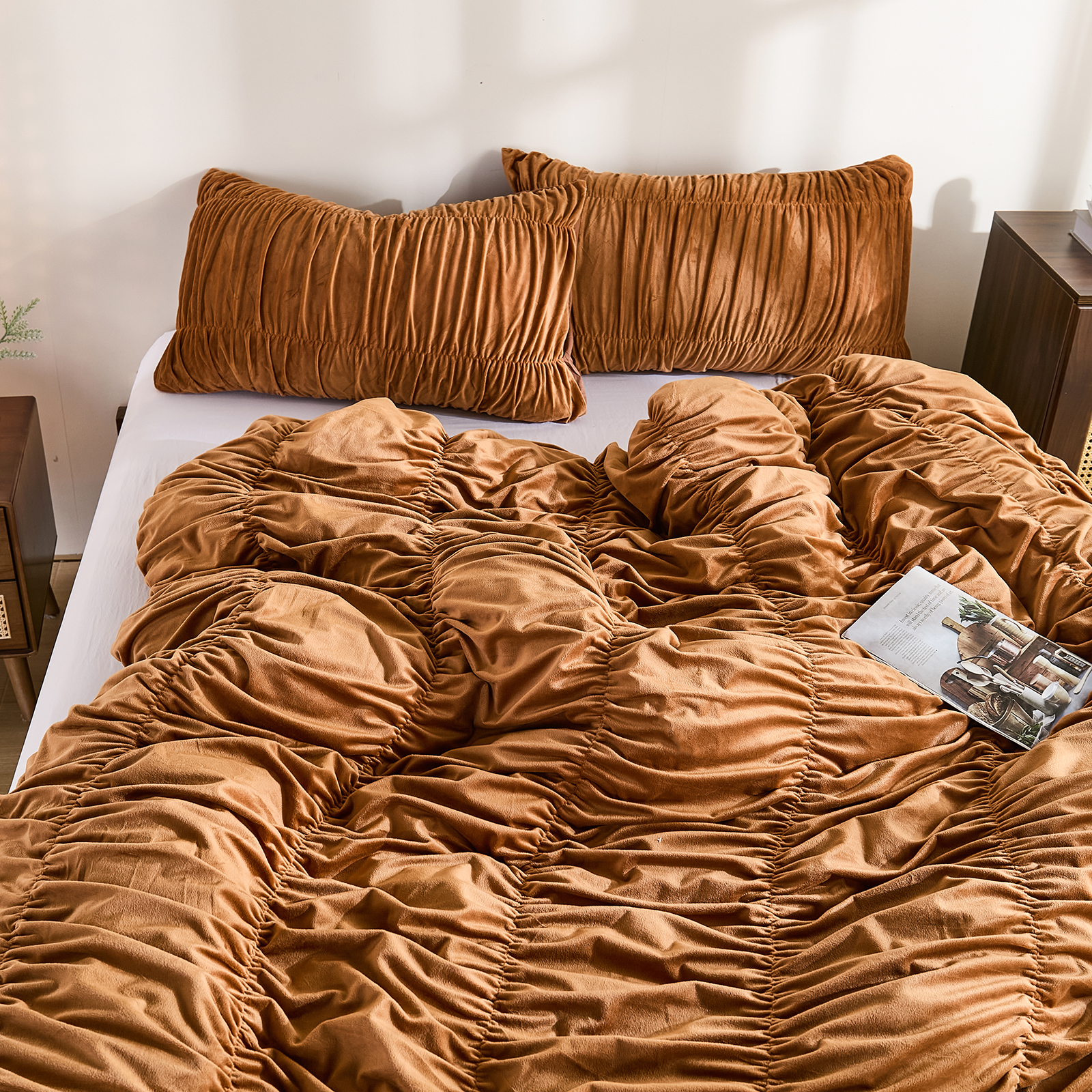 Luxury Velvet Comforter Set Queen Size,Boho Shabby Chic Ruched Bedding Comforter,Aesthetic Vintage Bedding Fluffy Ruffle Comforter Set,Ultra Soft Velvet Chenille Quilt Set,Vintage Ruffled Velvet Plus