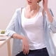 thumbnail image 4 of Pijama de manga corta para mujer, blusa lisa con cuello en U, de 3 piezas, 4 of 4