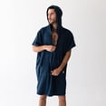 thumbnail image 1 of Poncho de Toalla Unisex con capucha CECO para cambiado y secado rápido de materiales reciclados, 1 of 5