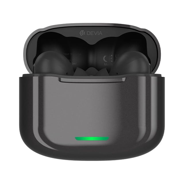 devia audifono staranc-e1 tws black Audífonos True Wireless negros con estuche de carga frontal abierto, vista frontal centrada; estuche compacto mate con luz LED verde en el frente y dos cápsulas intrauditivas en ranuras, logo DEVIA en la tapa; también adecuados para uso portátil.