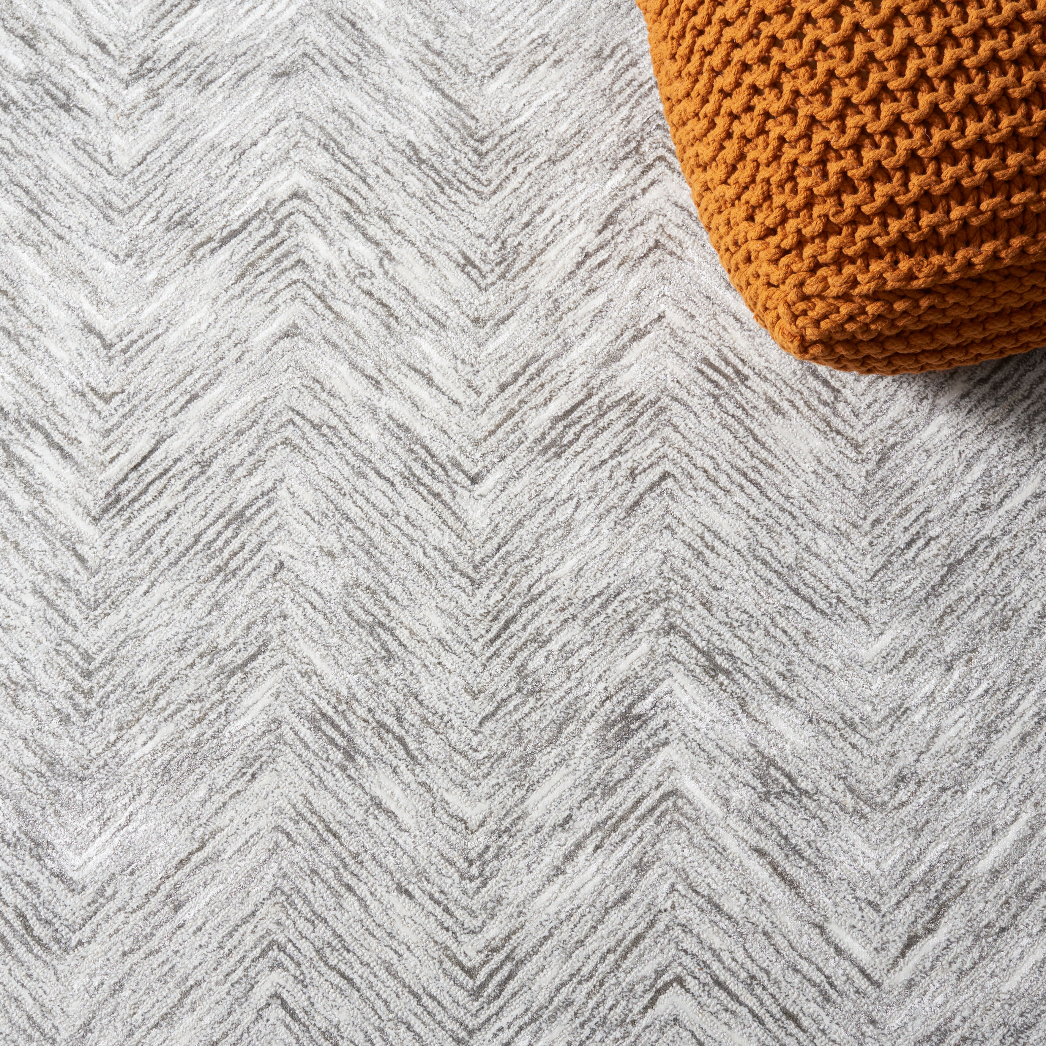 SAFAVIEH Soho Ryker Zig-Zag Area Rug, Grey/Ivory, 8' x 10'