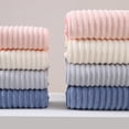 thumbnail image 3 of Xiao Hua Juego de 3 toallas de mano para baño, multiusos: para gimnasio, ducha, deportes y como toalla. Resiste diversas situaciones sin esfuerzo. 70 x 140 cm (gris claro)., 3 of 5