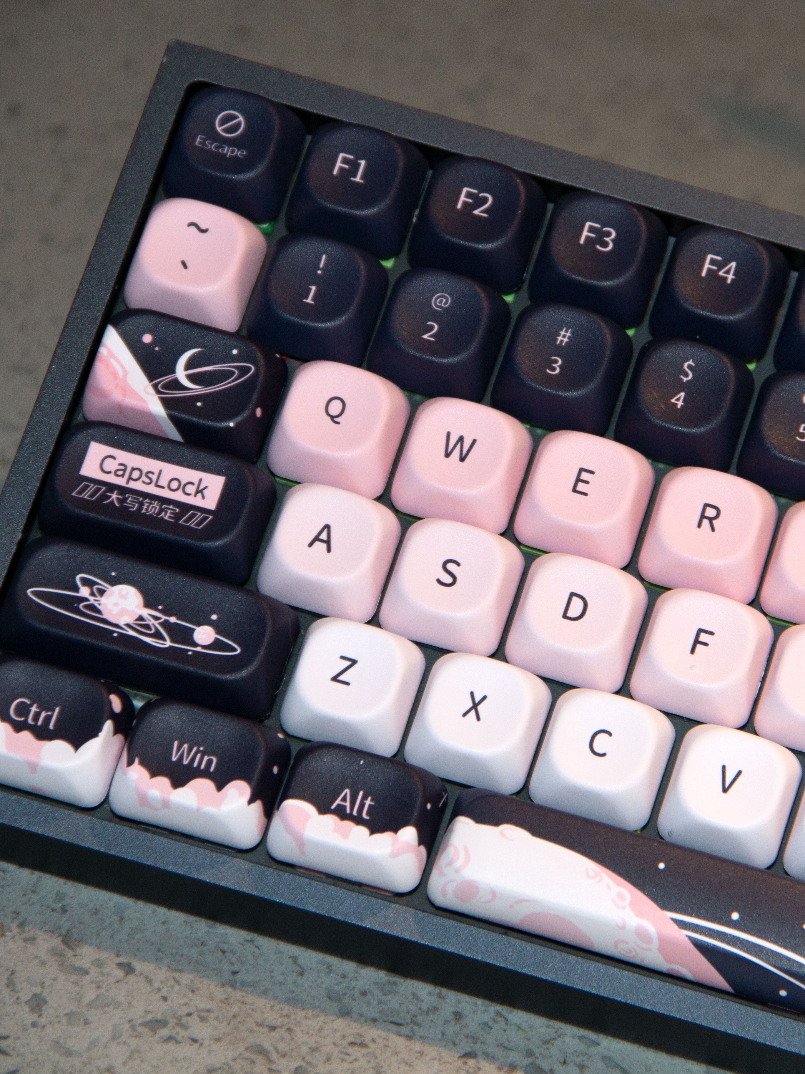 Planet Escape Keycap Pbt Full Five-Sided Thermal Sublimation 120 Key Moa Pink Black Keycap