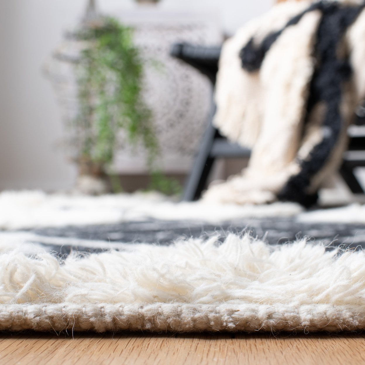 SAFAVIEH Natura Antonio Geometric Wool Area Rug, Ivory/Black, 4' x 6'