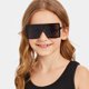 thumbnail image 1 of Gafas de sol oso de fresa para niños marcos cuadrados 6 a 10 años negro brillante, 1 of 3