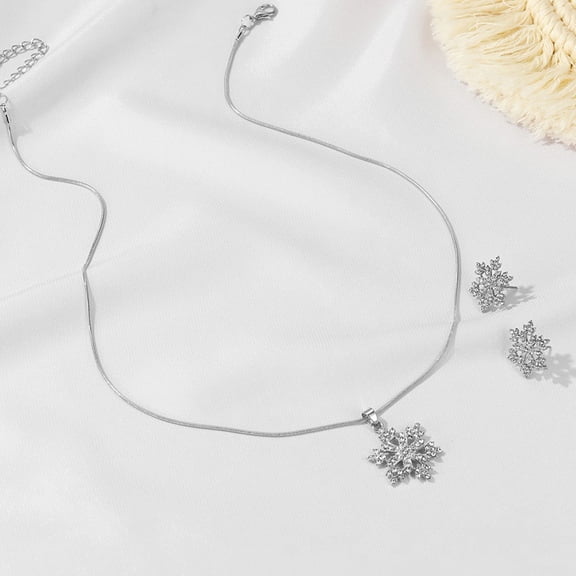 LOLIPPYY Crystal Necklace and Earrings Set Lightweight Jewelry for Women Portable and Stylish