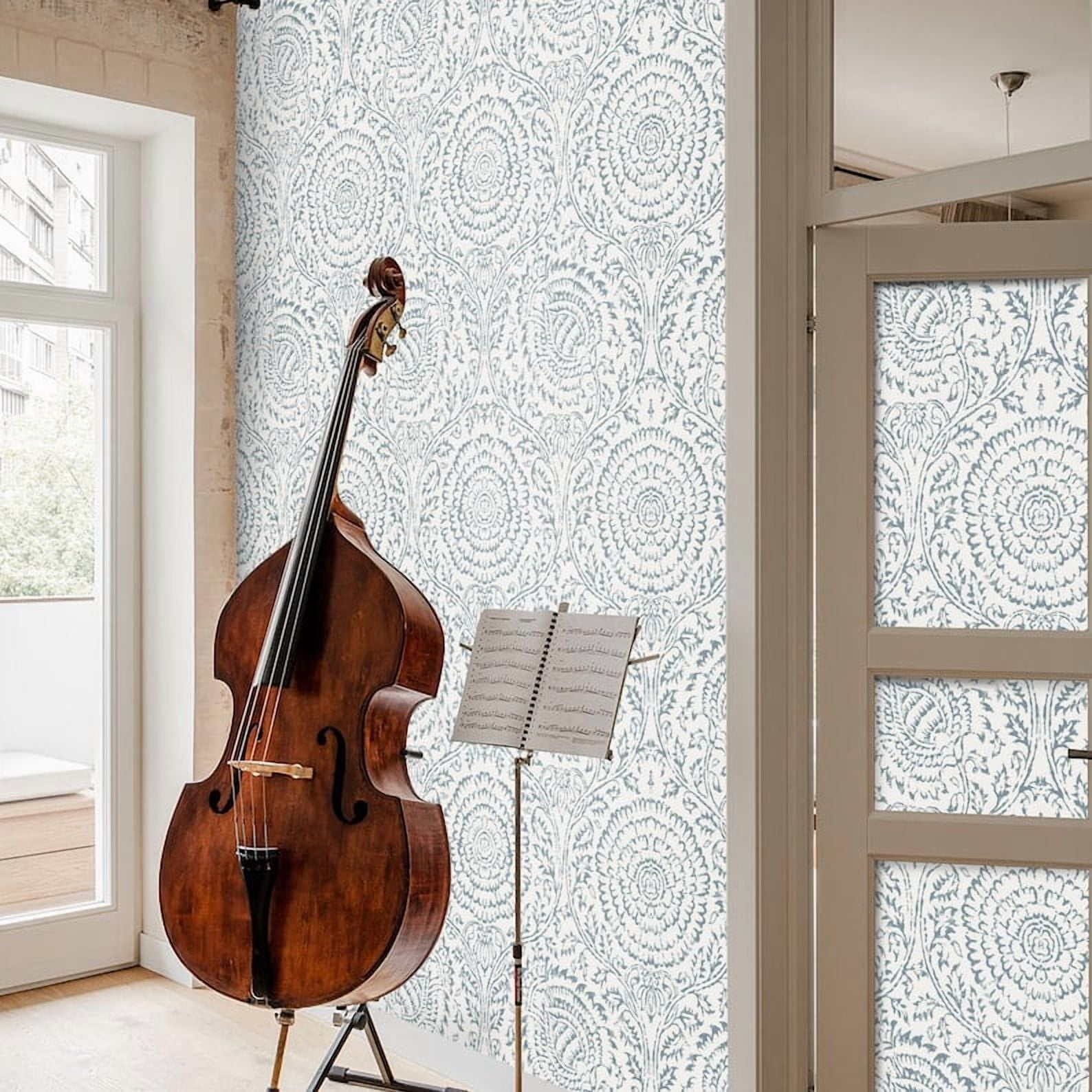 Chic White and Blue Damask Wallpaper