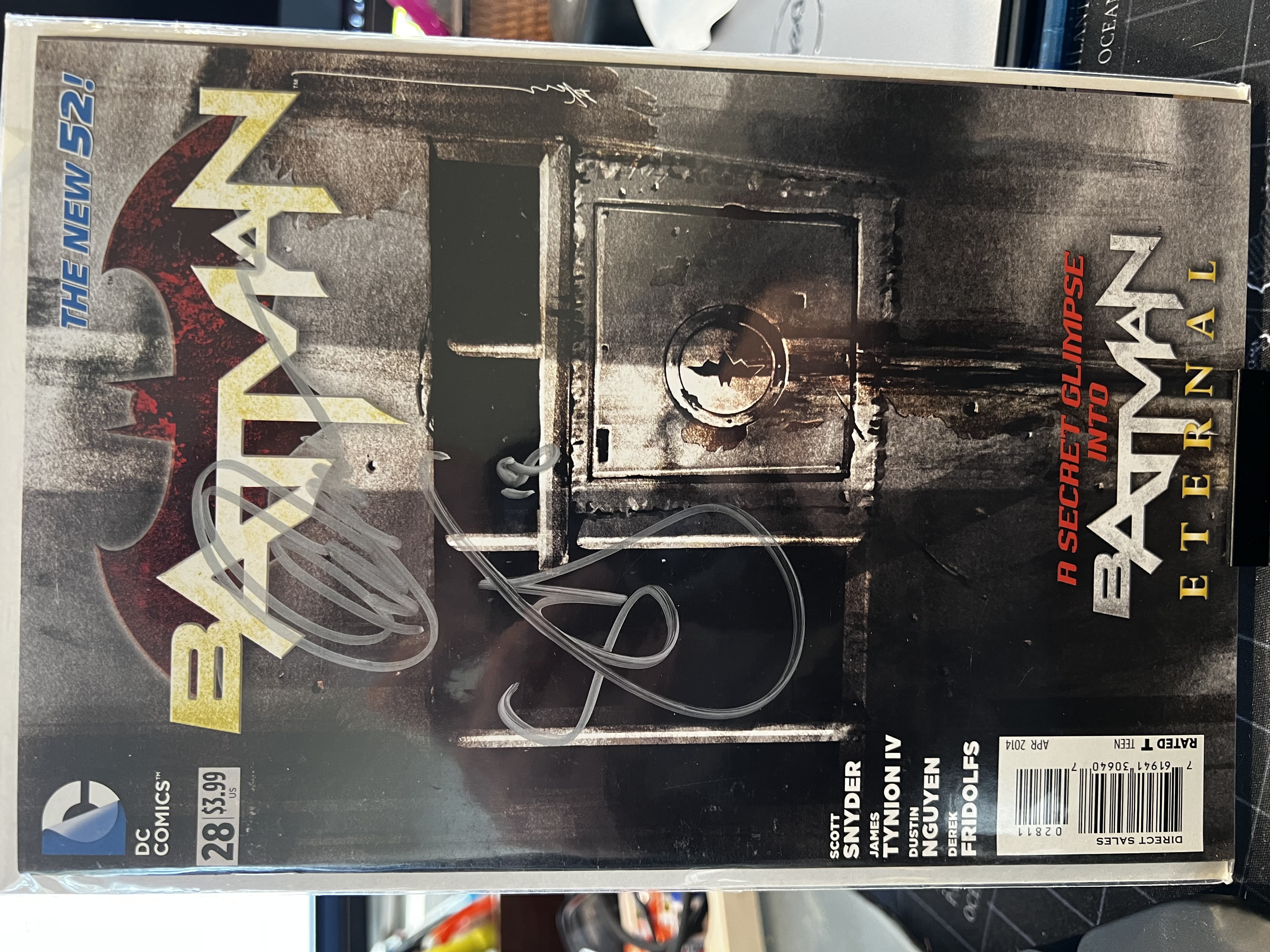 Batman The New 52 #28 Signed Snyder and Capullon NM