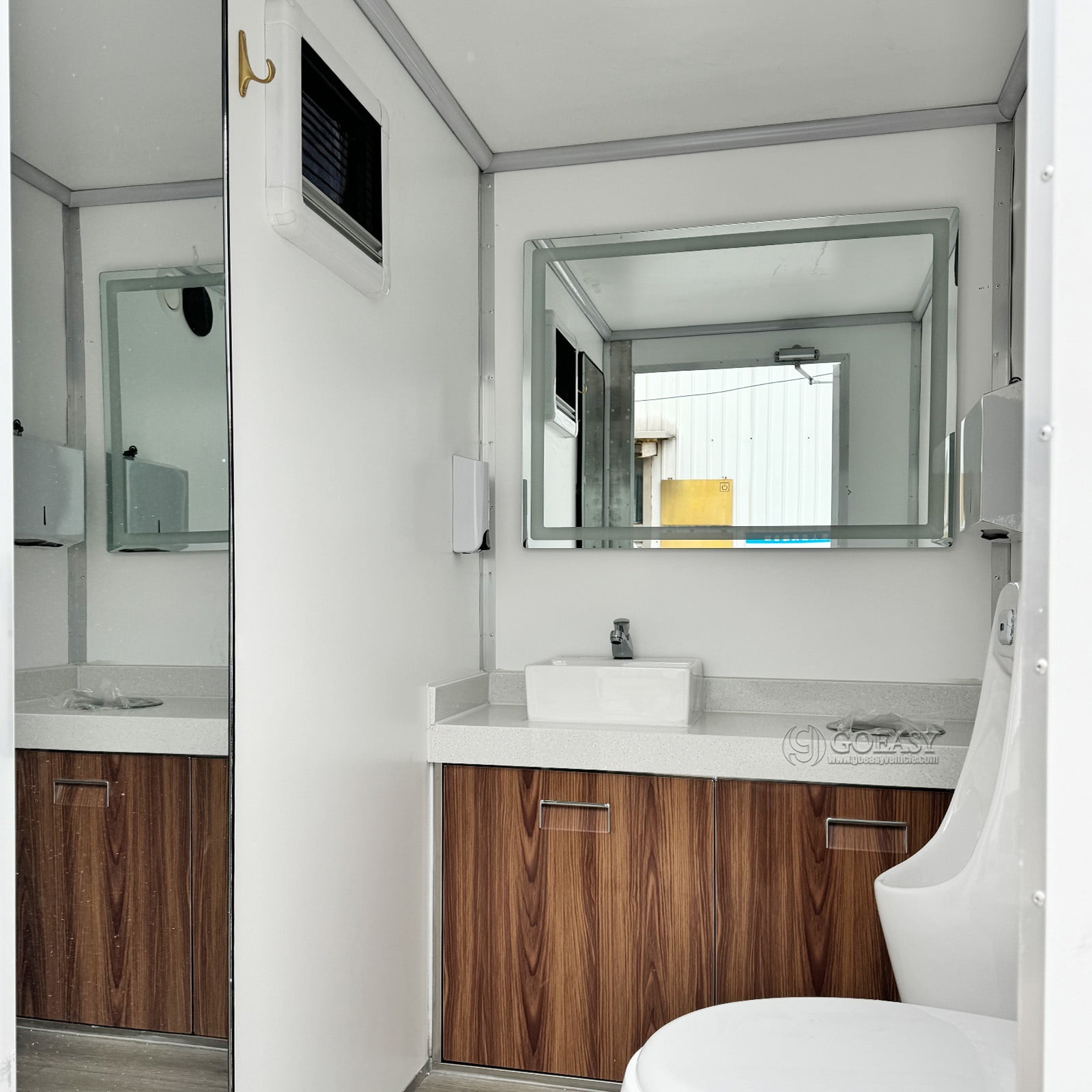 Goeasy Vehicle Luxury Dual Restroom Trailer Portable Mobile Toilet Trailer Outdoor VIP Bathroom Truck for Events, Weddings, and Construction Sites