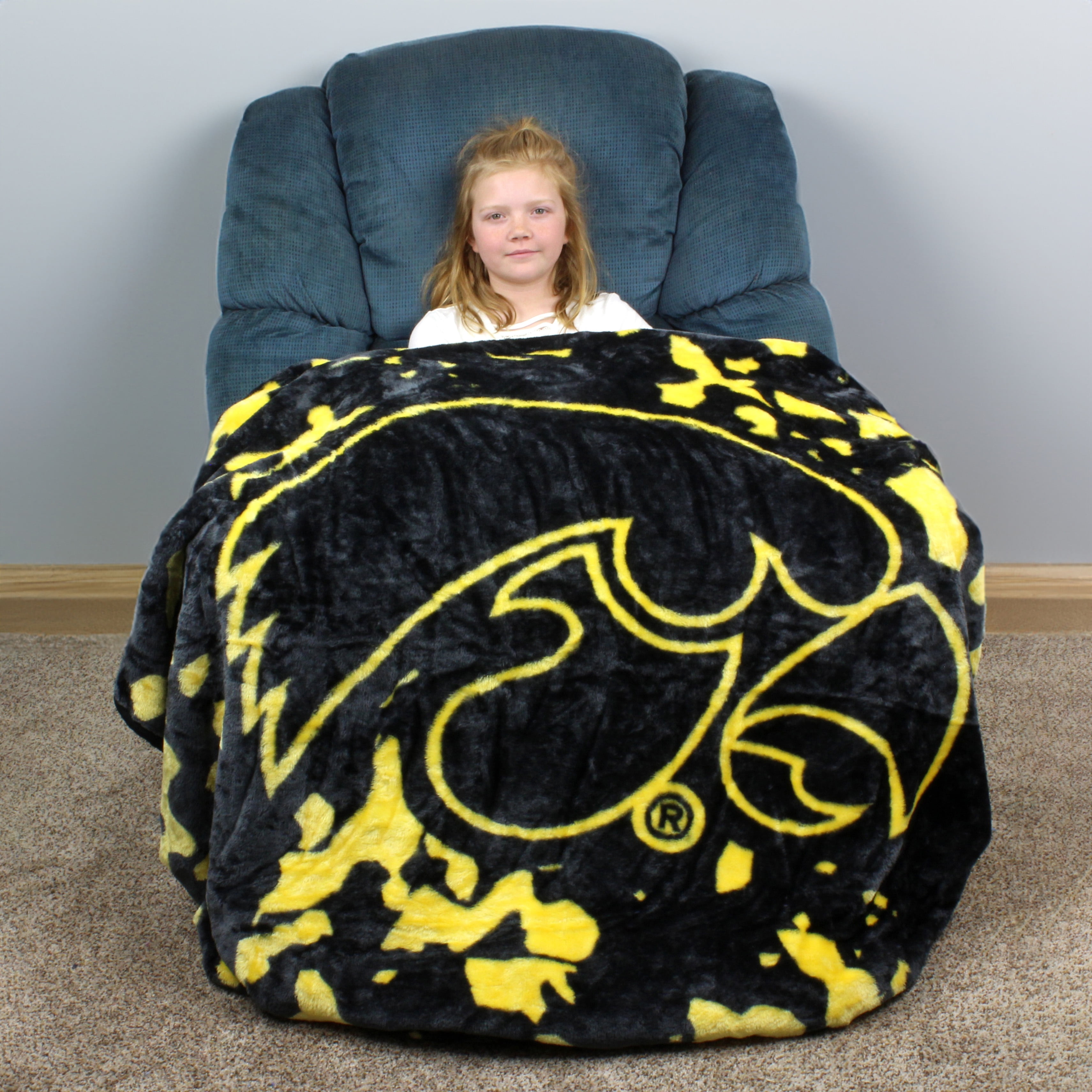College Covers Iowa Hawkeyes Huge Raschel Throw Blanket, Bedspread, 86" x 63"