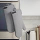 thumbnail image 5 of Guantes de cocina KitchenAid Gourmet, 18 x 36 cm, resistentes al calor, 315 °C, 5 of 7