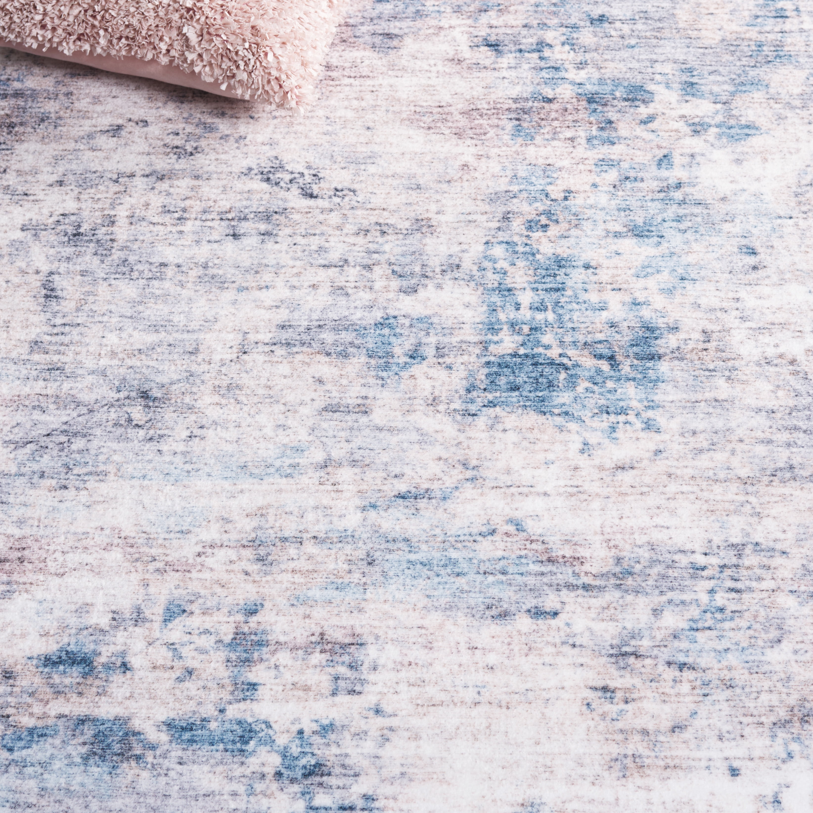 SAFAVIEH Santa Monica Otis Abstract Polyester Runner Rug, Ivory/Blue, 2'6" x 8'