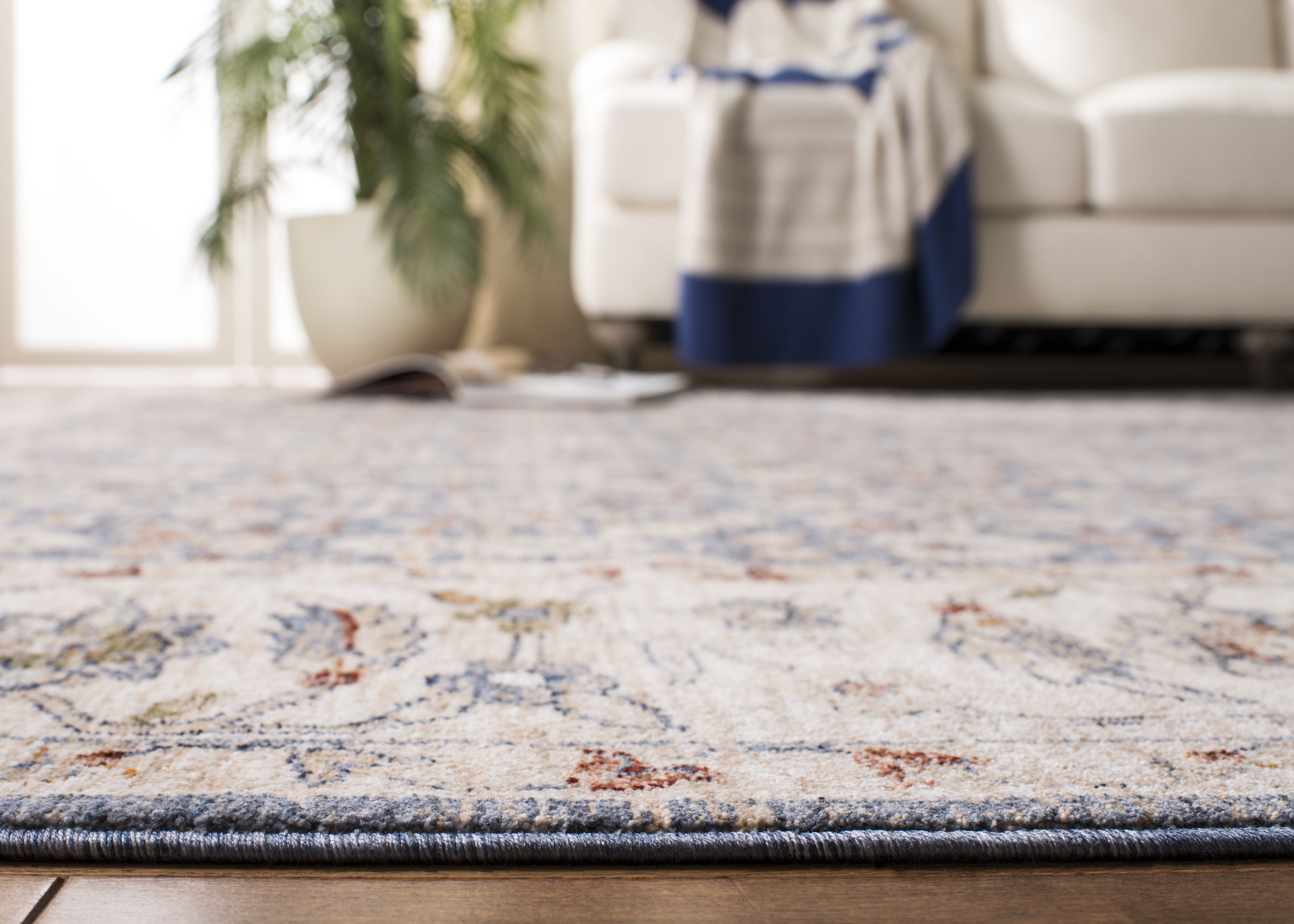 Safavieh Heirloom Rayen Oriental Polyester Area Rug, Ivory/Blue, 4' x 6'