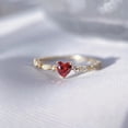 thumbnail image 1 of Anillos de rubí en forma de corazón para mujer, anillos de diamantes de lujo ligeros, joyería de decoración de fiesta, regalo de aniversario, 1 par, 1 of 5