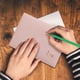 thumbnail image 5 of Juego de papelería premium - 4 papeles de carta y 2 sobres con pegatinas de sellado, amuletos metálicos y una cinta de gasa para correspondencia elegante, invitaciones y notas, 5 of 5