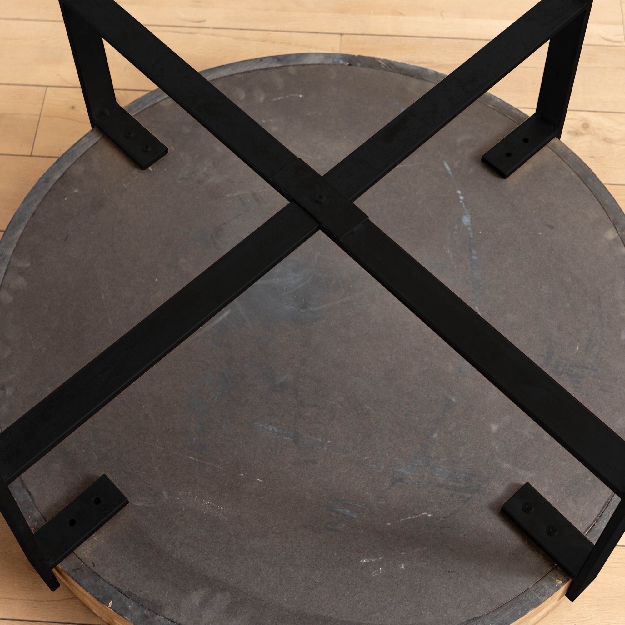 BSHTI 31.29" Metal Wood Round Coffee Table with Retro Splicing Top, Cross Metal Frame, Rustic Style for Living Room(Black)