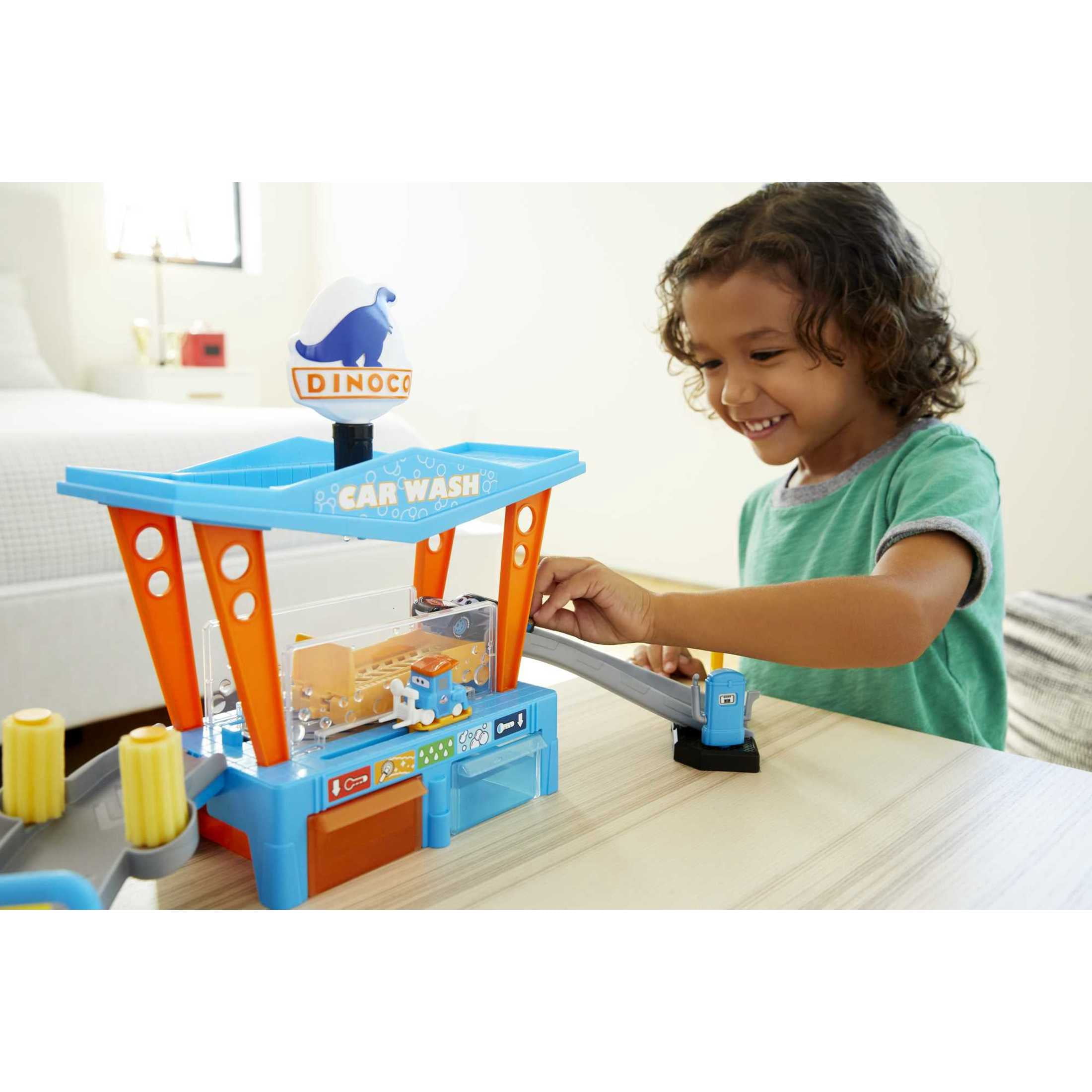 Disney Pixar Cars Dinoco Car Wash Playset with Toy Pitty & Color-Change Lightning McQueen