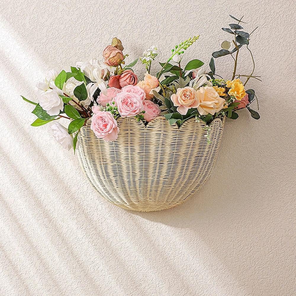 Duslogis Scalloped Hanging Wicker Baskets for Wall, Scalloped Home Decor, Hanging Woven Rattan Wall Basket for Flowers Front Door Bathroom Storage (15.8 x 9.8 x 6.7 Inch)
