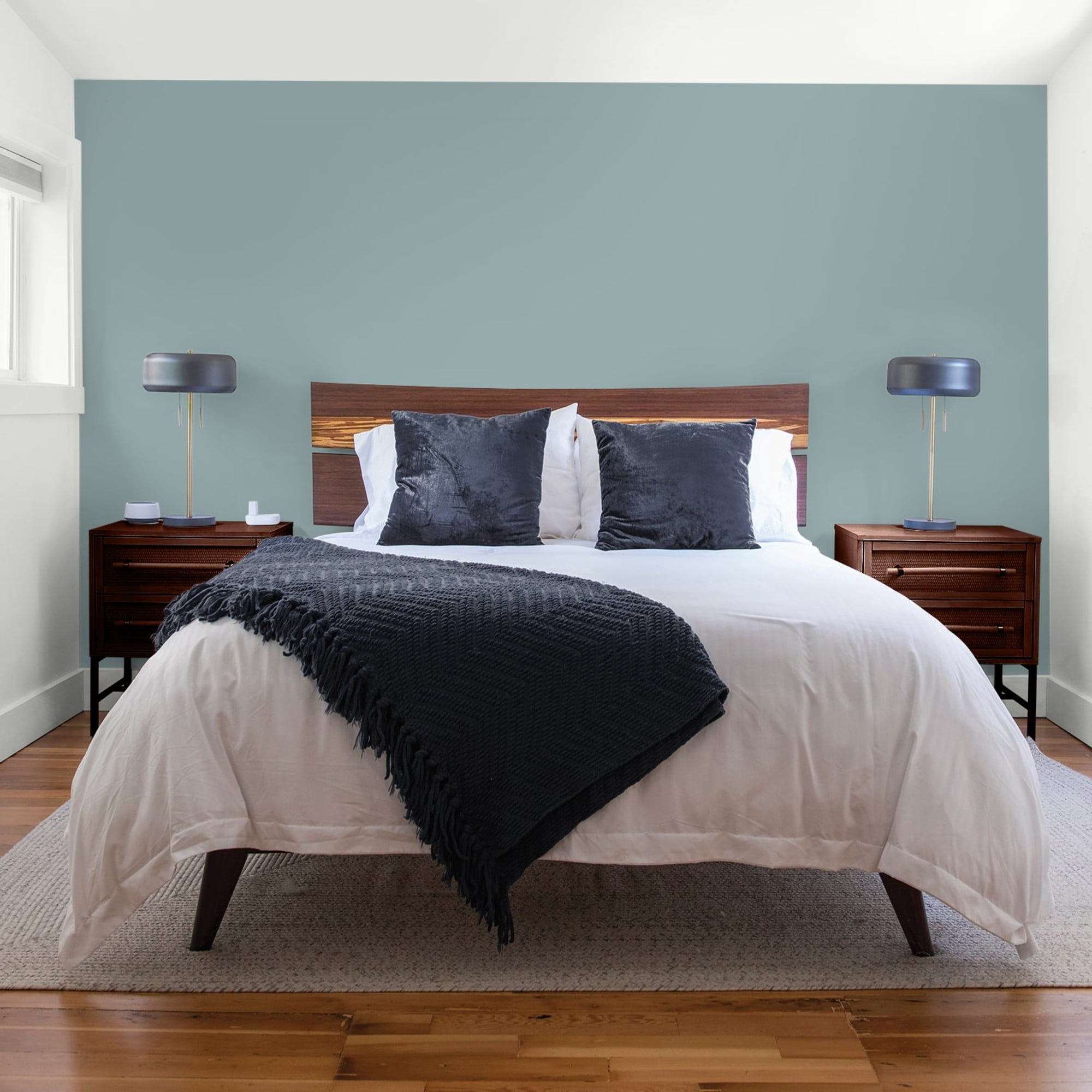 Glidden One Coat Aqua Smoke / Blue Flat Interior Paint with Primer, 1 Gallon