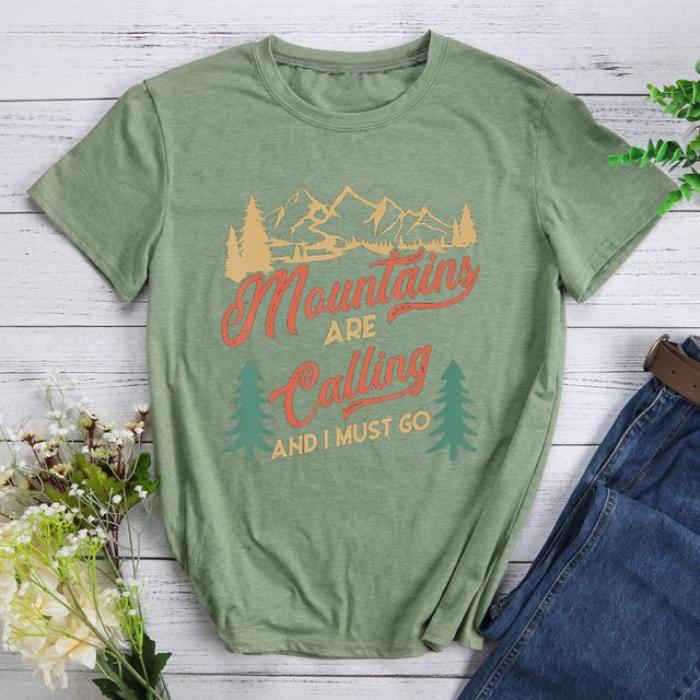 Las montañas están llamando y debo irme Camiseta Tee Olive Green M FLhrweasw Para estrenar