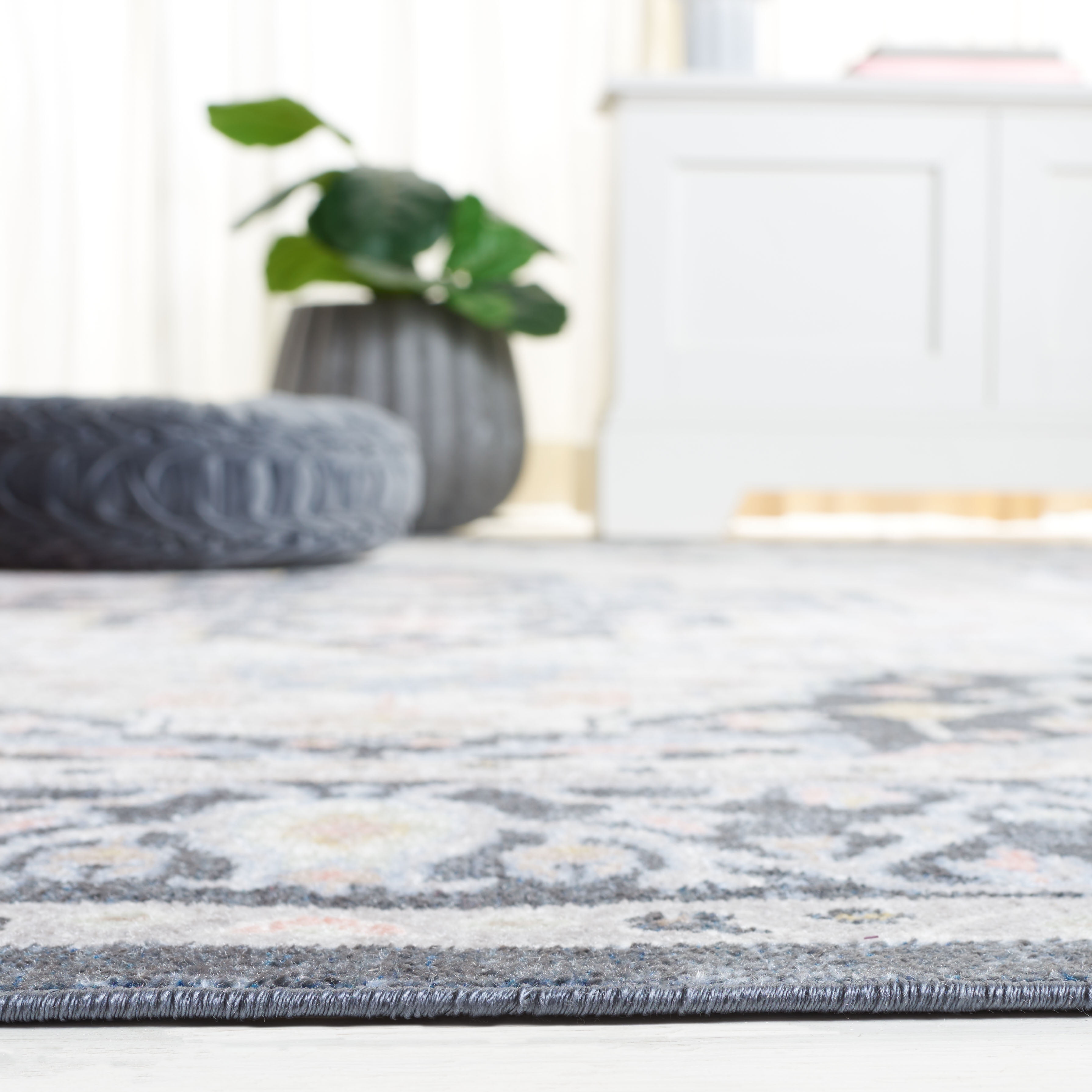SAFAVIEH Bayside Alyx Oriental Polyester Machine Washable Area Rug, Blue/Ivory, 6'7" x 6'7" Round