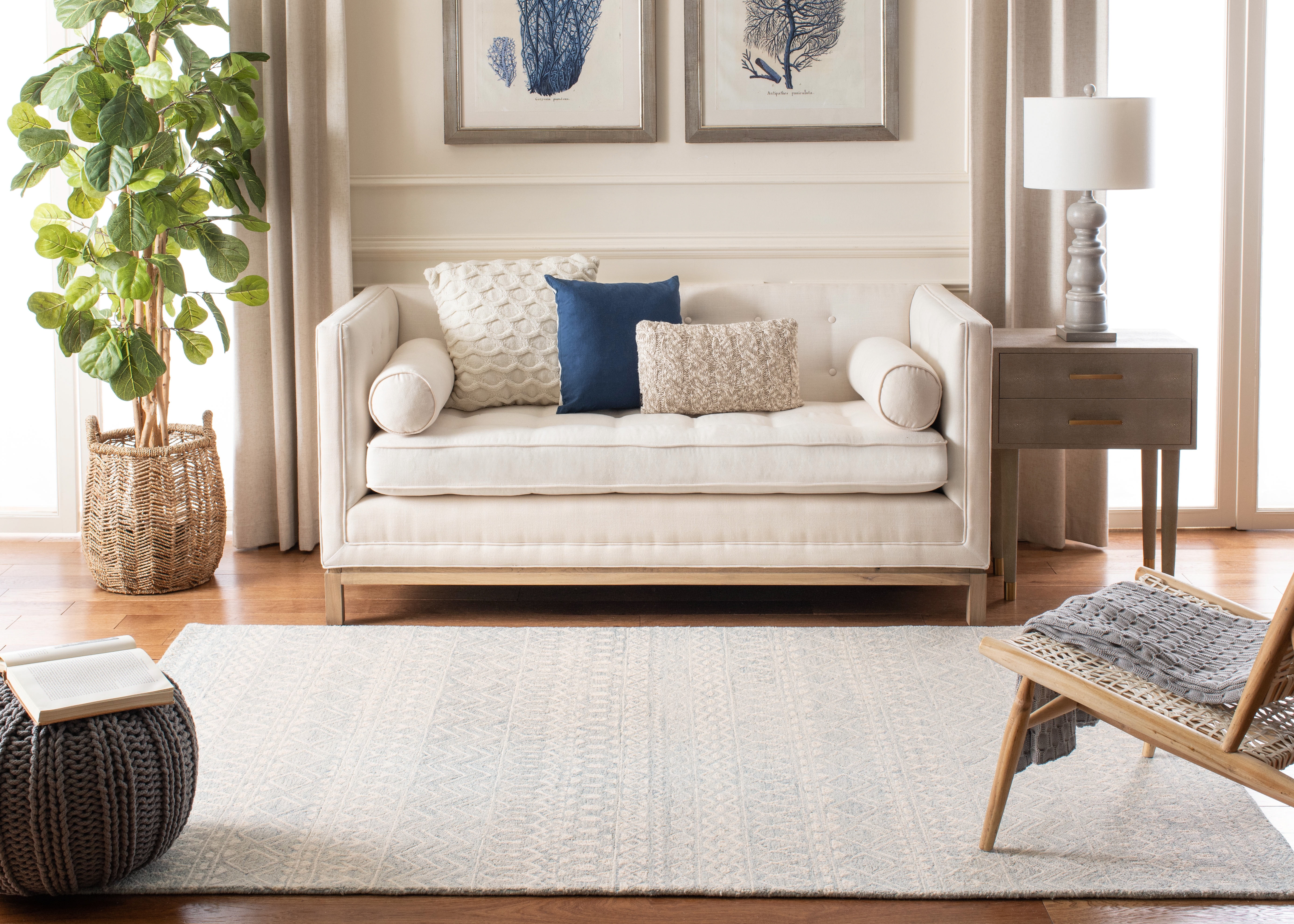 SAFAVIEH Micro-Loop Daithi Geometric Area Rug, Aqua/Ivory, 2'6" x 4'
