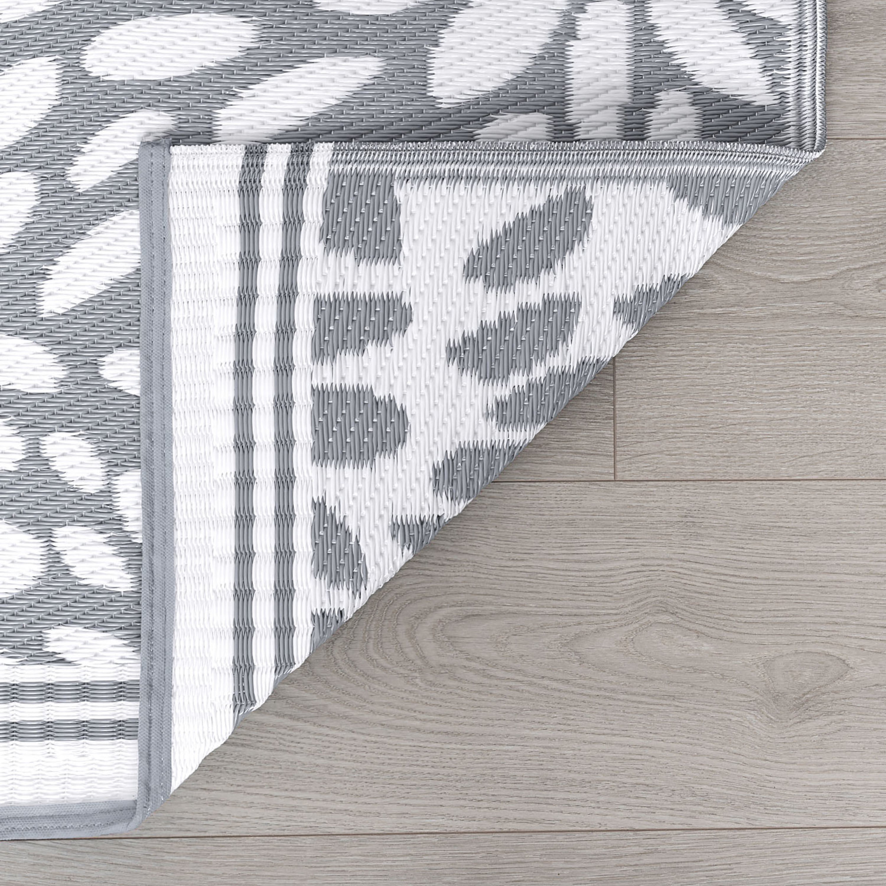 9x12 Reversible Gray and White Polypropylene Outdoor Floral Area Rug