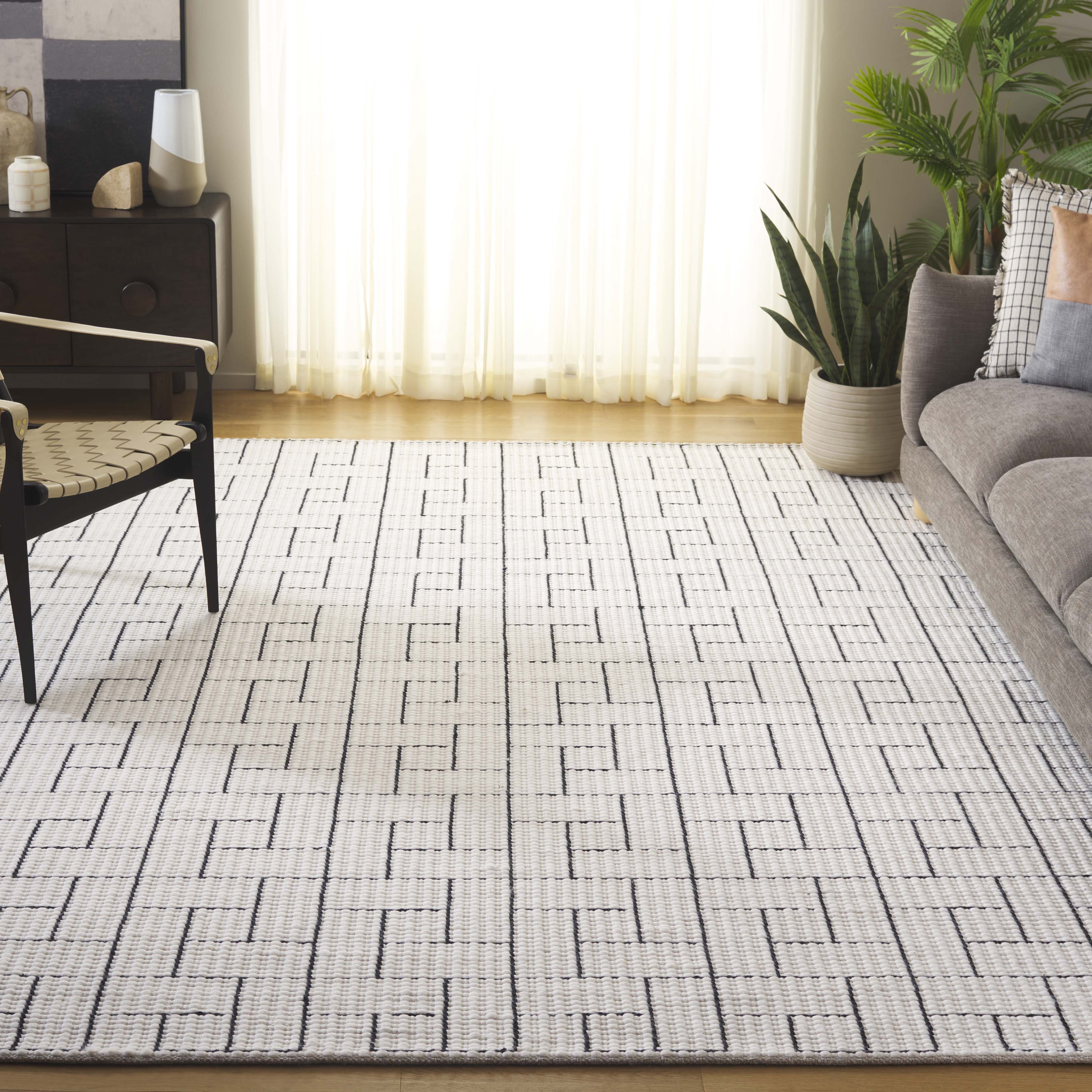 SAFAVIEH Natura Philander Geometric Area Rug, Ivory/Black, 8' x 10'