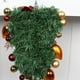 thumbnail image 3 of El árbol de la puerta principal está decorado con un árbol de Navidad artificial y la Corona de la puerta principal está decorada., 3 of 5