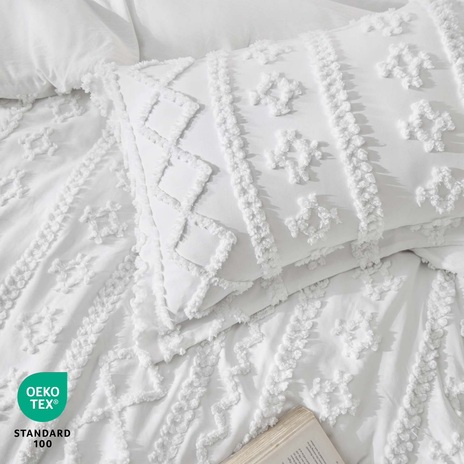 U by Bedsure Tufted Boho Comforter Set, 2 Pieces Farmhouse Shabby Chic Embroidery Bed Set, Soft Jacquard Comforter for All Seasons,Twin,Pure White