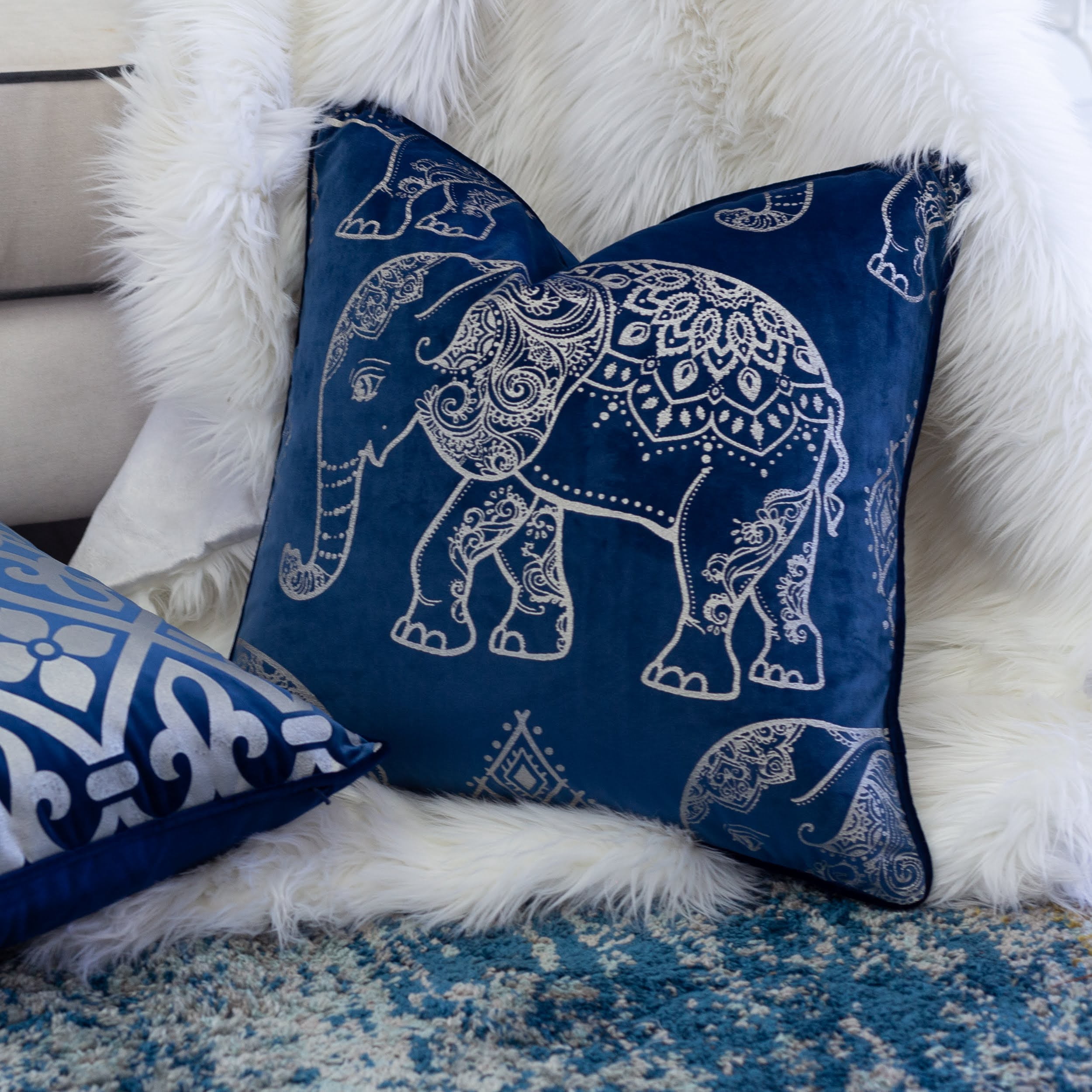 Horton Indigo Animal Print Polyester 20 in. x 20 in. Throw Pillow (Set of 2)