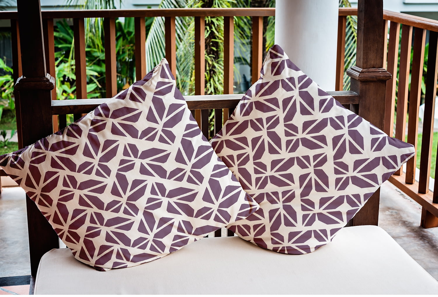 16" x 16" Simply Daisy Kaleidoscope Graffiti Polyester Indoor/Outdoor Pillow, Larkspur Qty 1