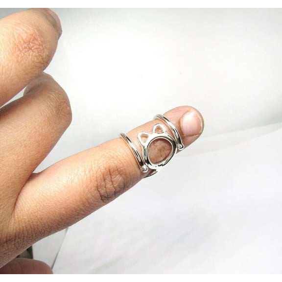 SS DESIGNS Sterling Silver Cat-Themed Trigger Finger Ring Splint | Adjustable Handmade Boutonniere Splint for Thumb & Finger Support | RA, EDS, Arthritis Relief