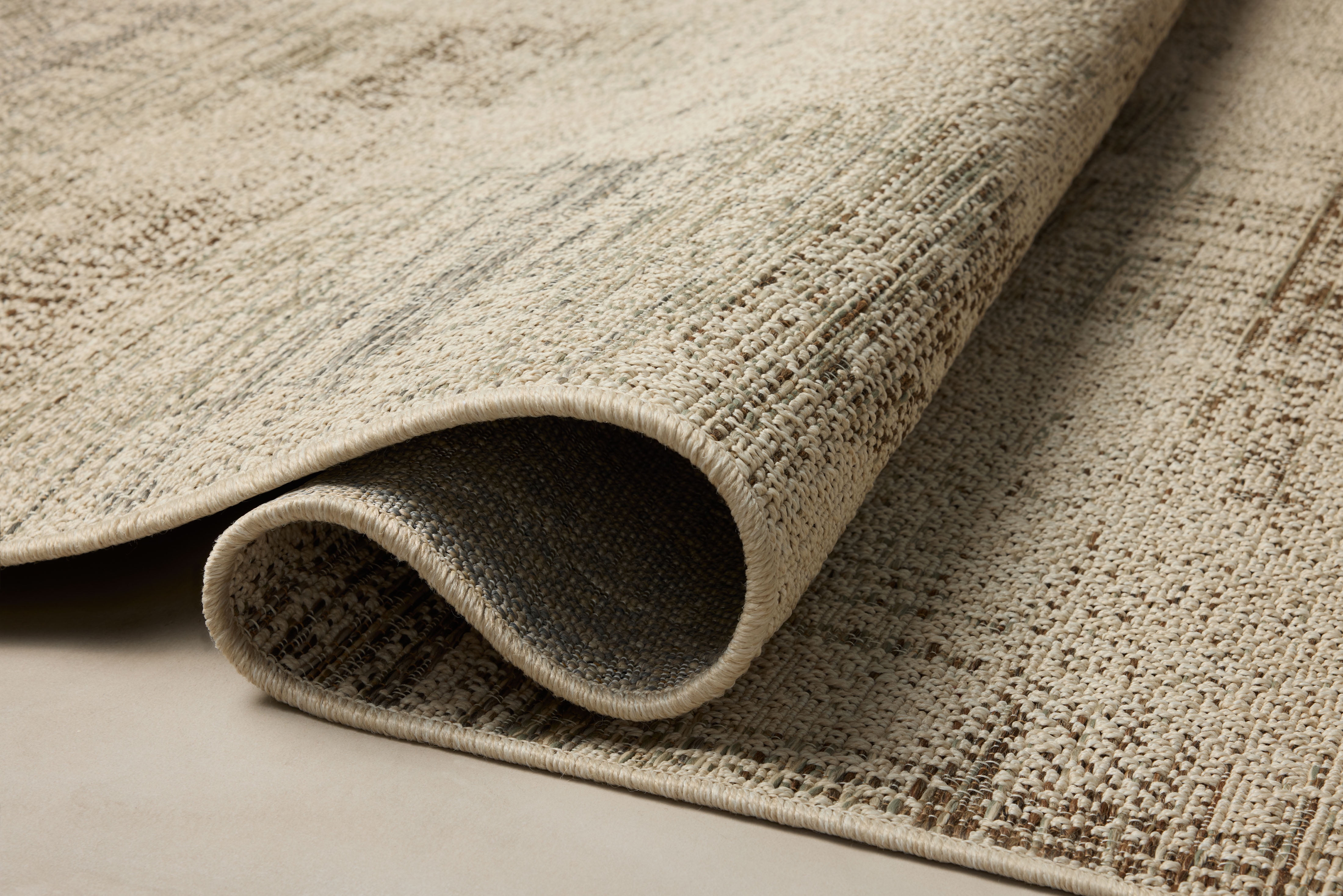 Loloi Saylor Ivory / Fog Indoor/Outdoor Area Rug