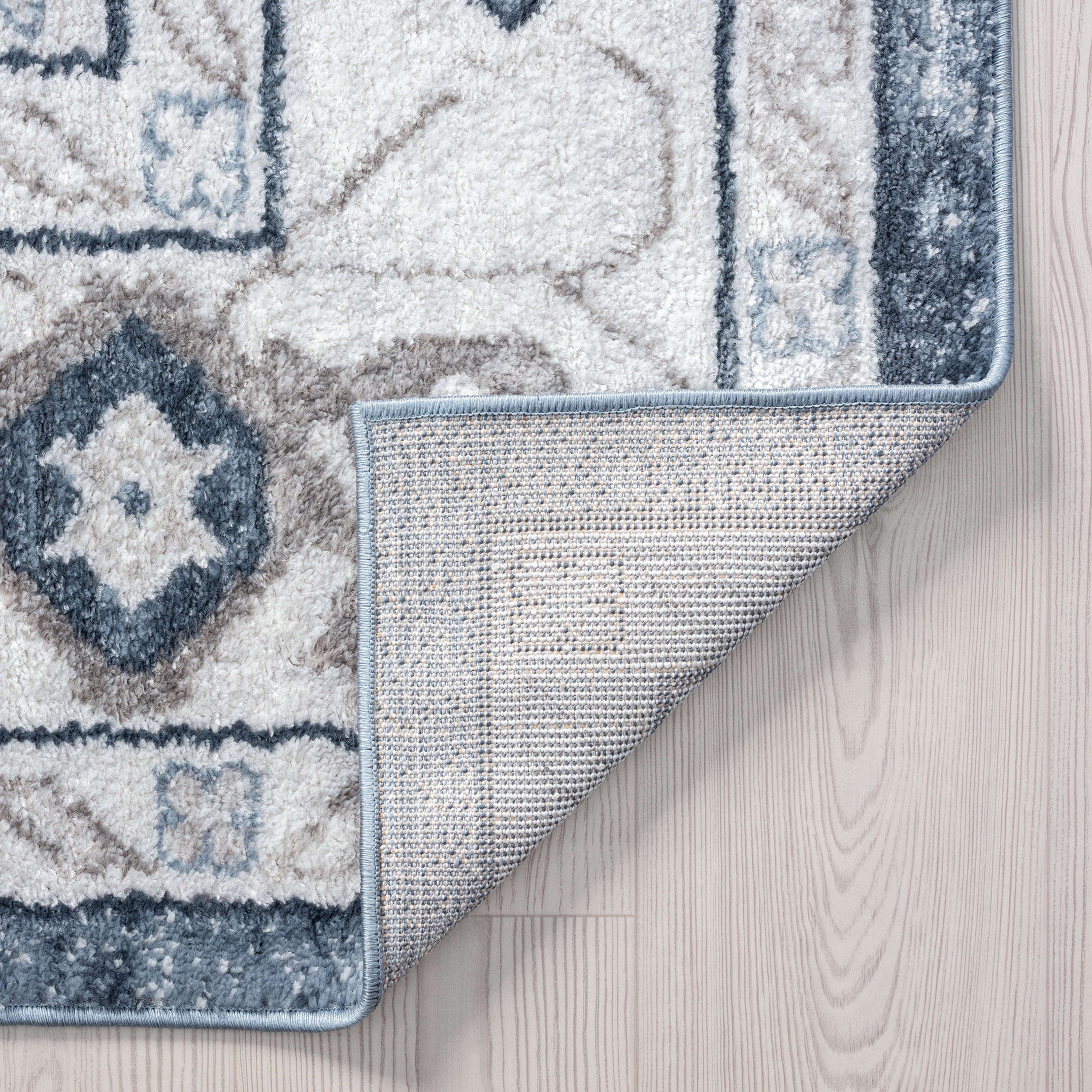 Traditional 2x3 Area Rug (2' x 3') Medallion White, Blue Indoor Scatter Easy to Clean