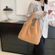 thumbnail image 5 of Bolsa de hombro de otoño invierno de mano grande de lana suave para mujer (marrón) Likrtyny Para Estrenar, 5 of 9